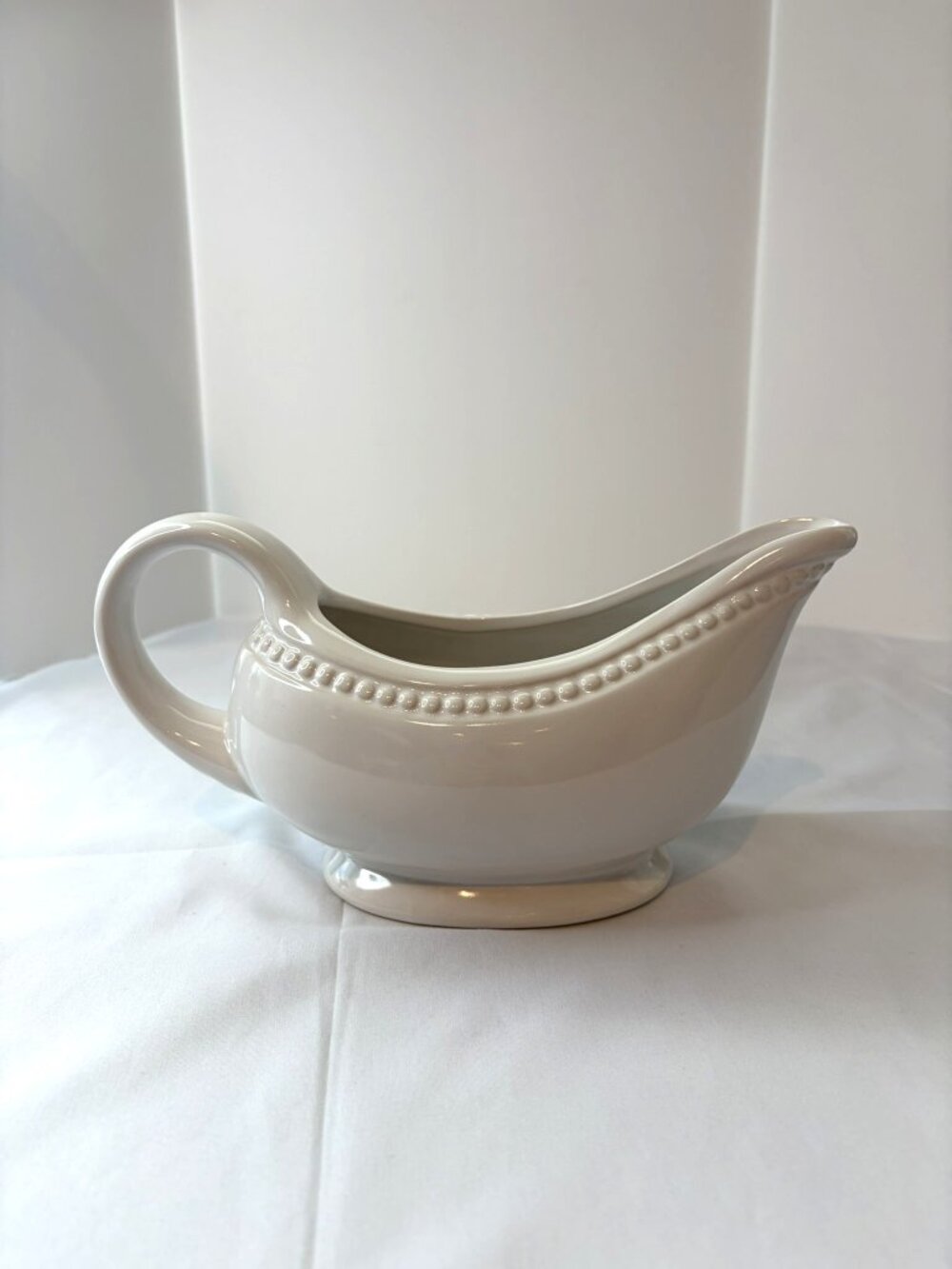 Tabletops Gallery Isabella Beaded Cream Gravy Boat Cottagecore Farmhouse Holiday - Picture 3 of 11